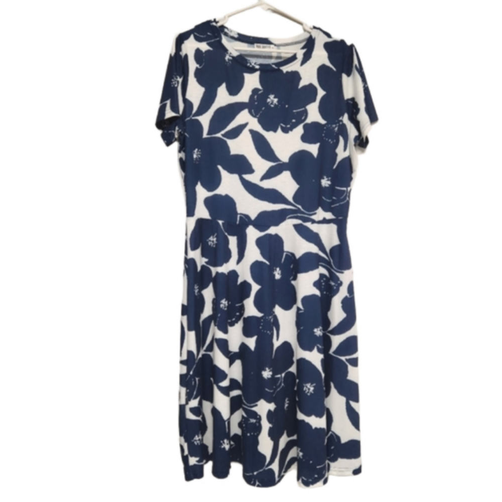 3/$25 NWOT HUHot navy white floral dress women's  size XL short sleeve